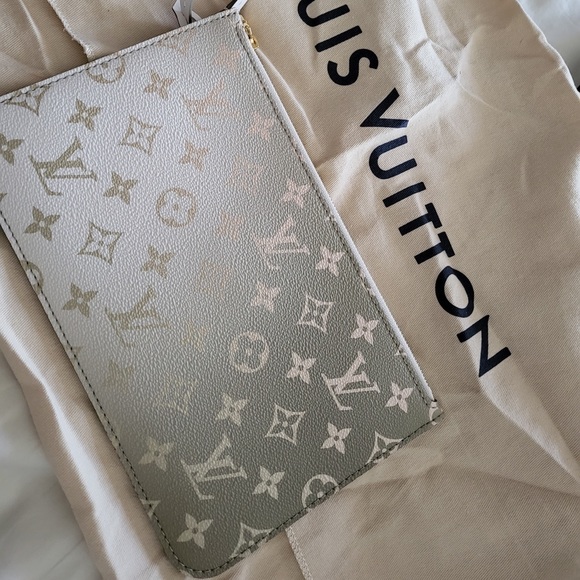 MAKE AN OFFER WEEKEND ONLY Louis Vuitton limited edition Sunset Kaki pochette
